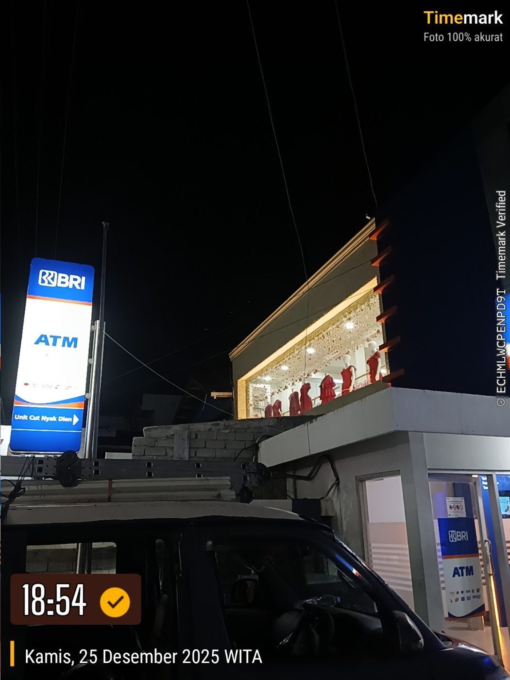 Pylon sign BRI Unit Cut Nyak Dien di malam hari